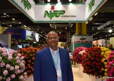 Plantenveredelaar Siddhartha stond namens NiRP international weer eens tussen de bloemen